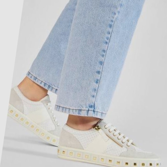 GEOX Italian Stylish Women's White and Cream Sneakers - Picture 1 of 9